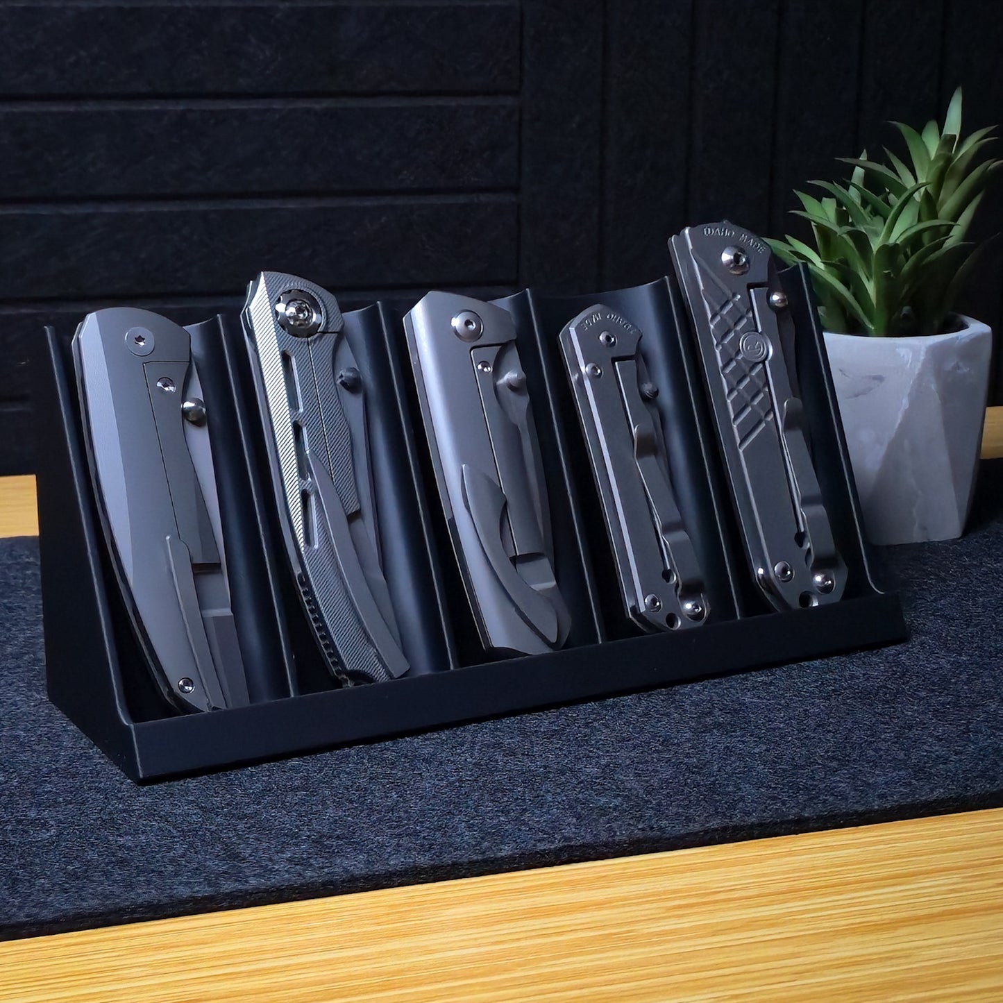 The Apex Folder Showcase | Premium Knife Display