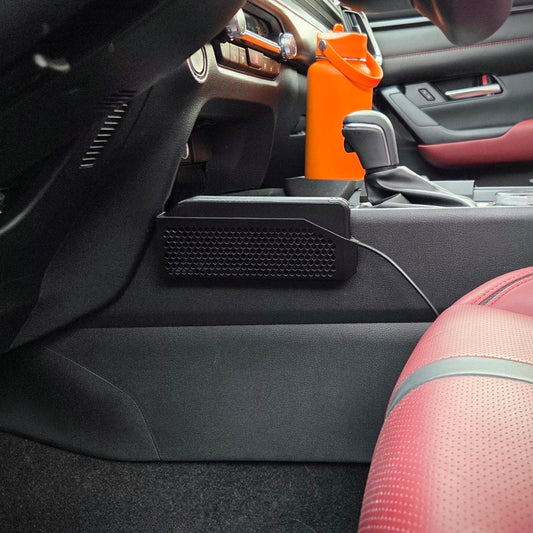 \black phone holder inside a vehicle mazda cx-50